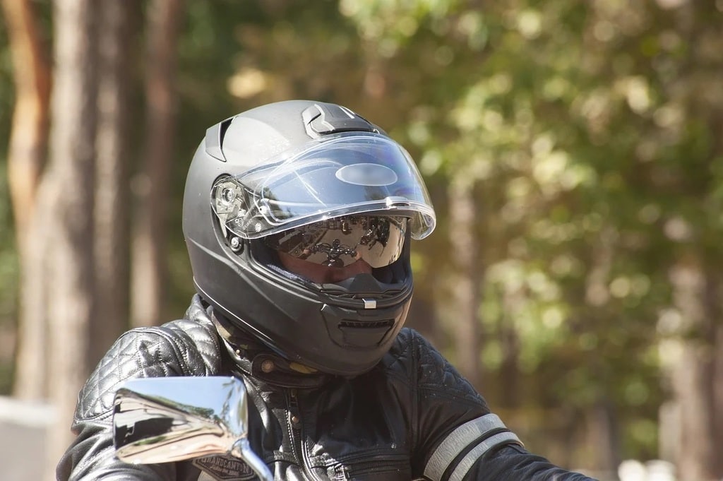 Choisir un casque de moto adapté à ses besoins